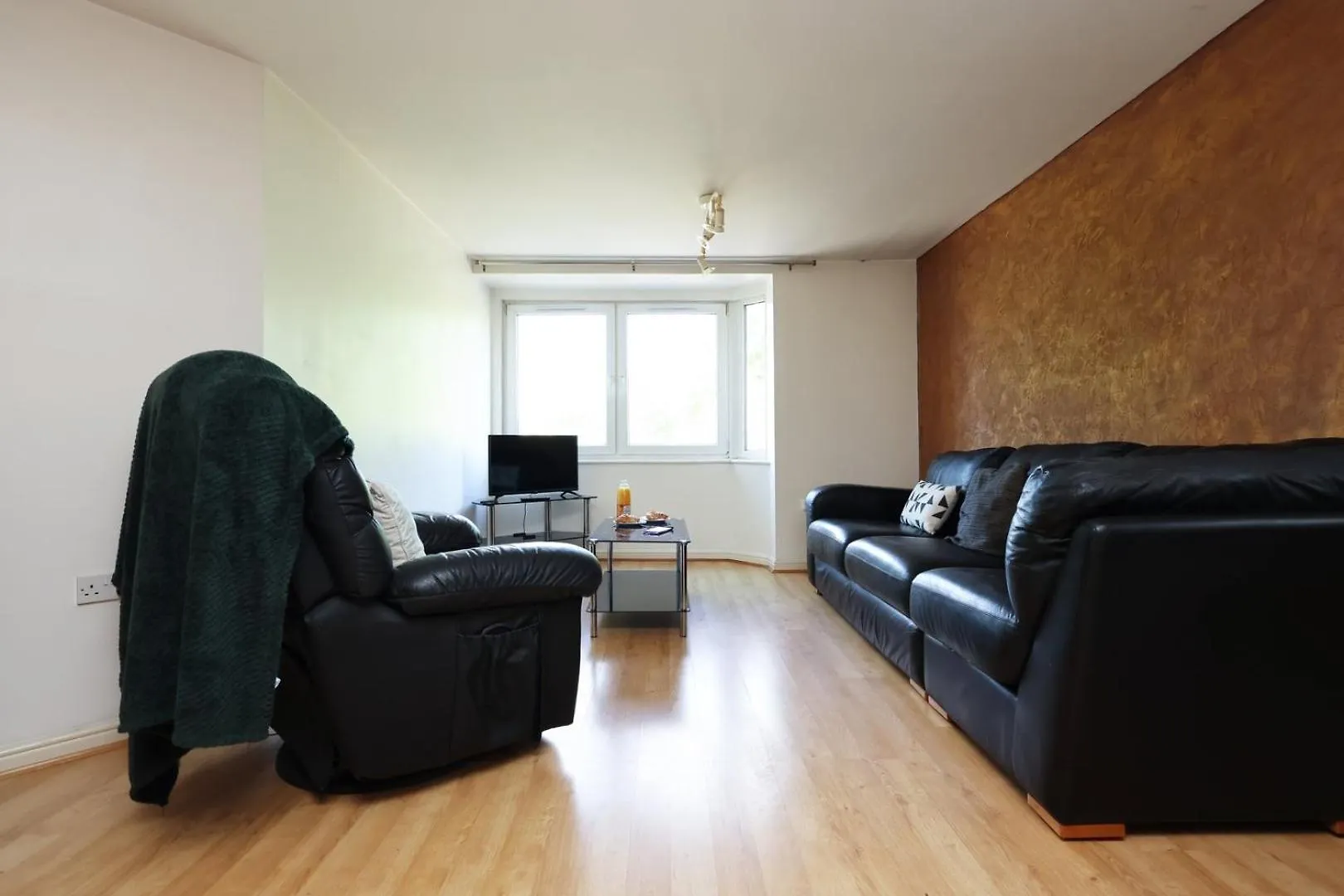 Comfort & Convenience In Cardiff! 0*, Cardiff