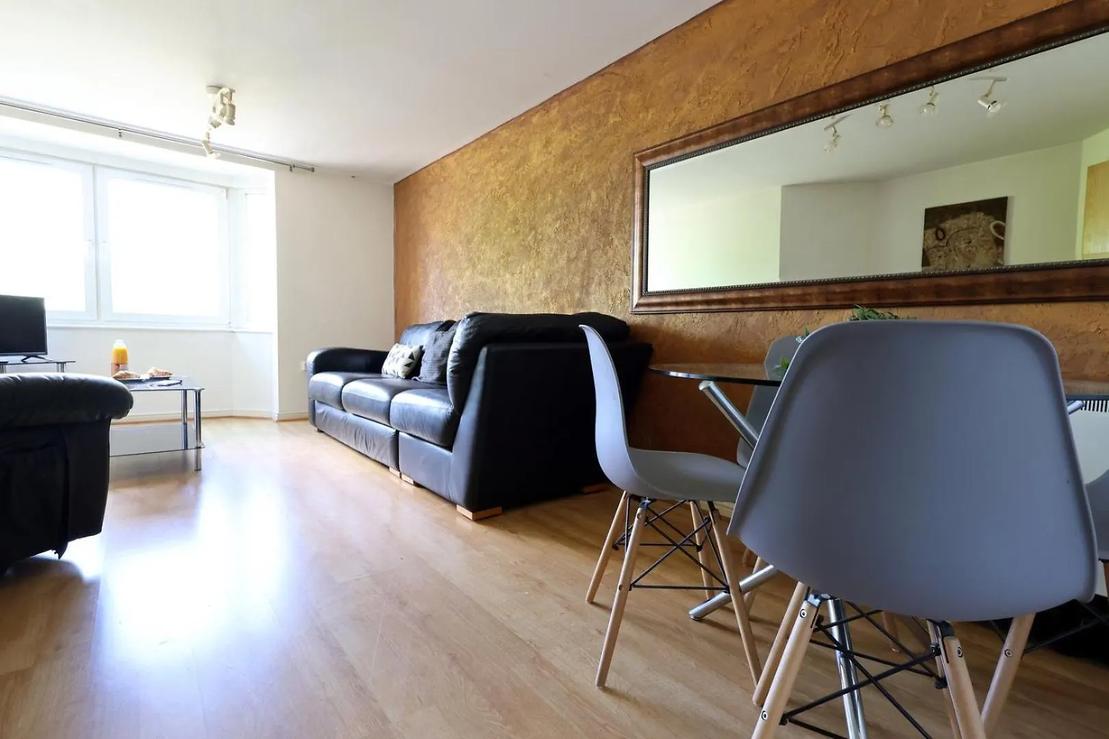 Apartment Comfort & Convenience In Cardiff! United Kingdom