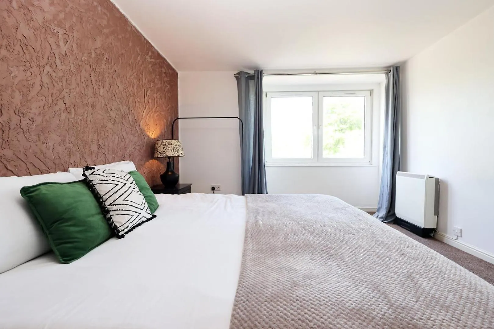 Comfort & Convenience In Cardiff! Cardiff