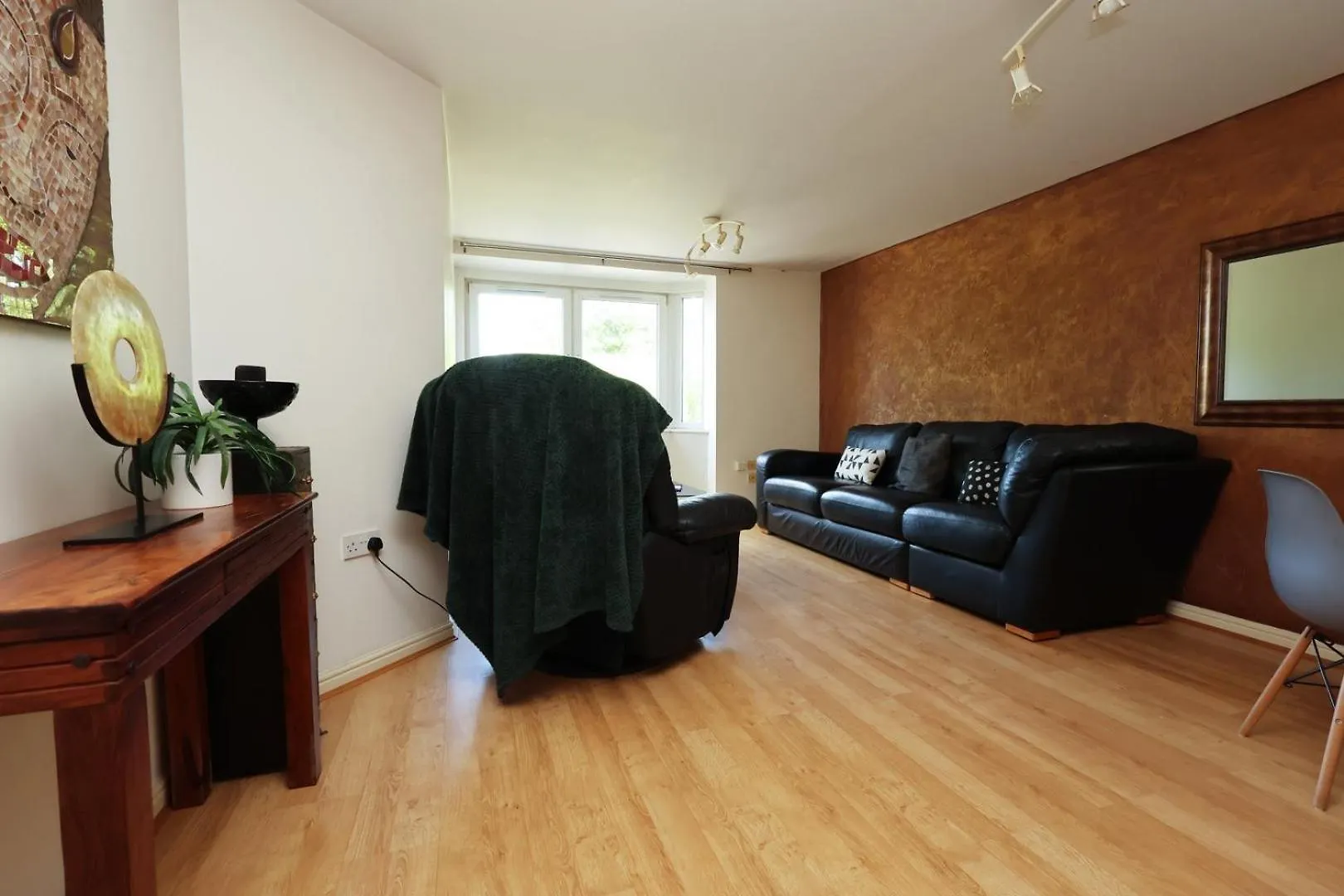 Comfort & Convenience In Cardiff! 0*, Cardiff