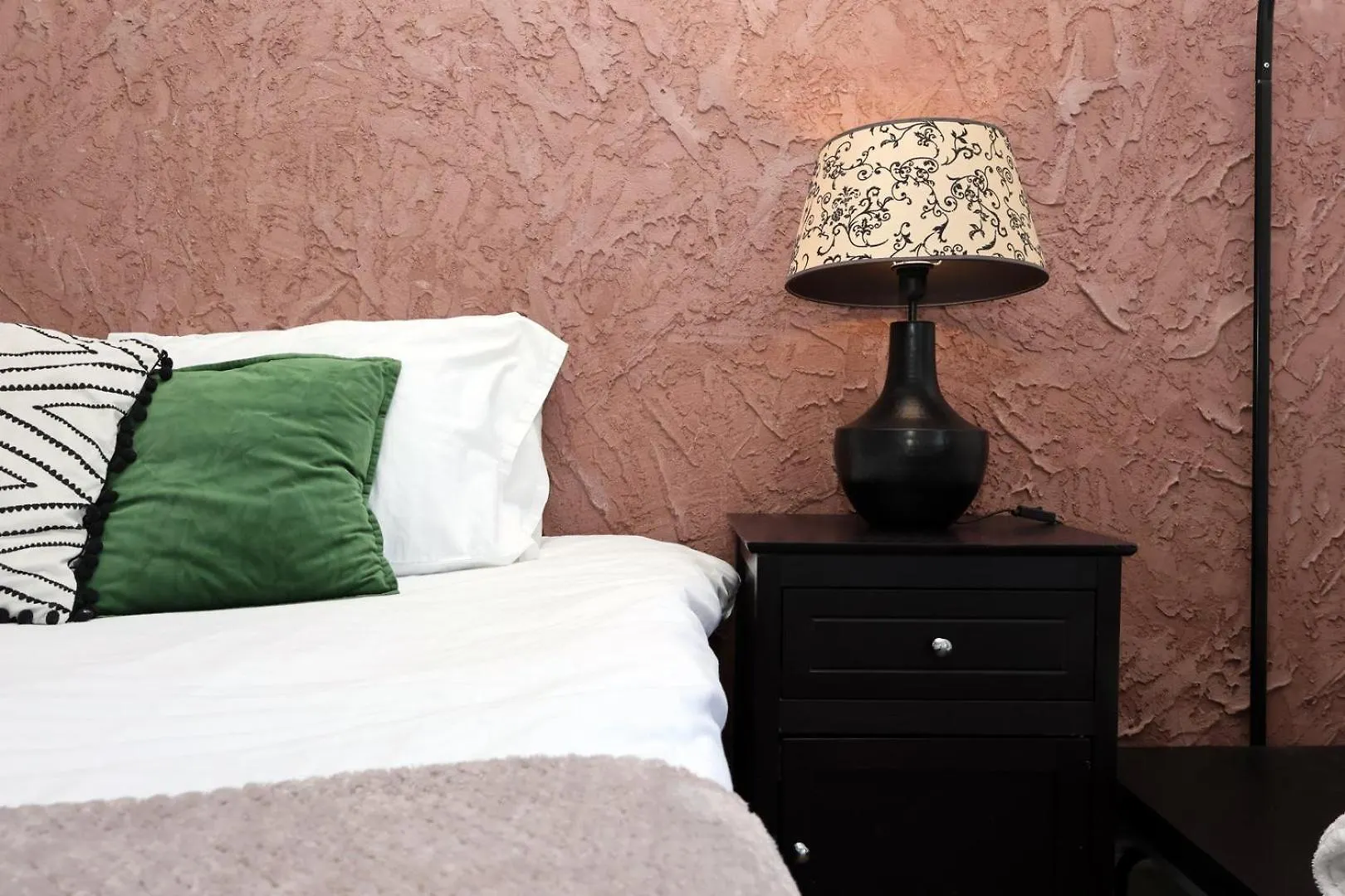 Comfort & Convenience In Cardiff! Apartment